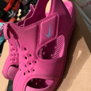 Nike comfy shoes for girls